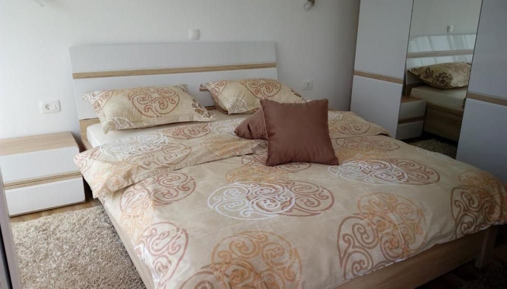 Apartments Maljevic Бар Екстер'єр фото